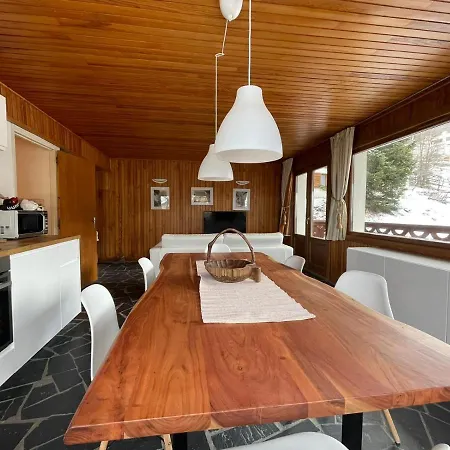 Lovely 1650 Apartment