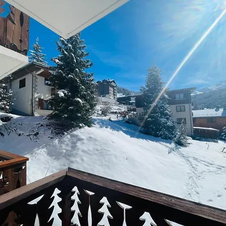 Lovely 1650 Apartment Courchevel